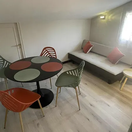 Frühstückspension Comme A La Maison - 2 Et 1 Salon