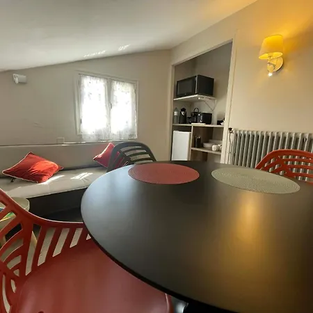 Bed and breakfast Comme A La Maison - 2 Et 1 Salon 3*