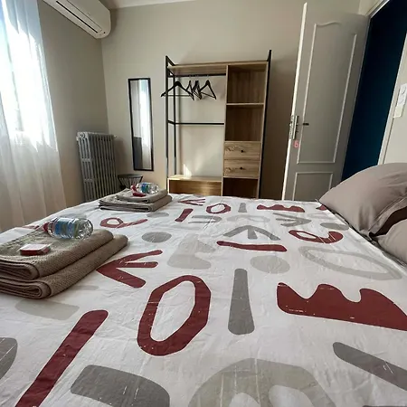 Comme A La Maison - 2 Et 1 Salon Bed and breakfast