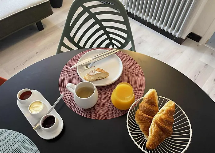 Comme A La Maison - 2 Et 1 Salon Bed and breakfast 3*