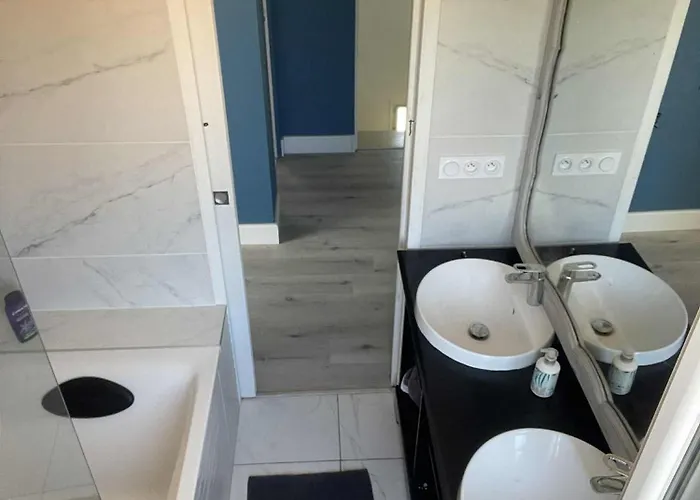 Comme A La Maison - 2 Et 1 Salon 4* Каркассон