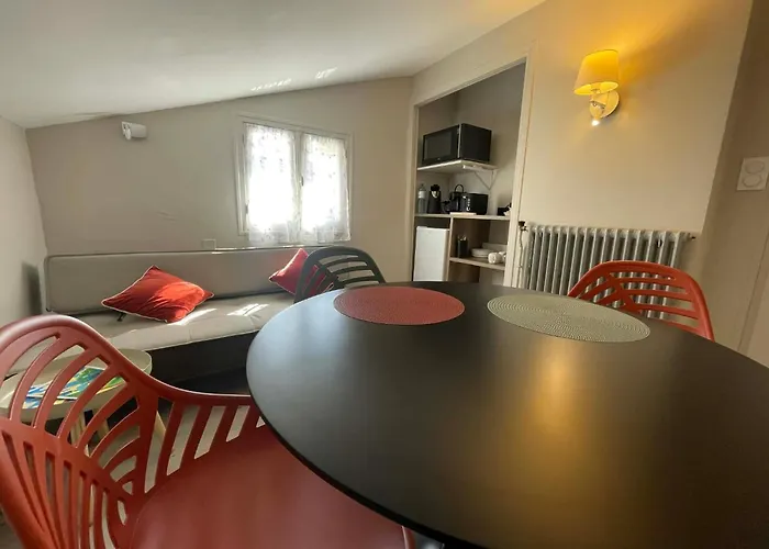 Frühstückspension Comme A La Maison - 2 Et 1 Salon 4*